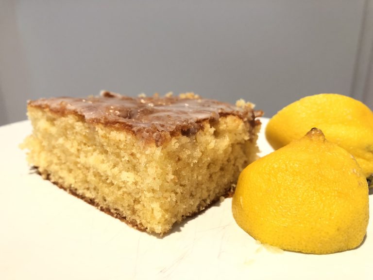 Read more about the article Rezept – Zitronenkuchen Pokecake